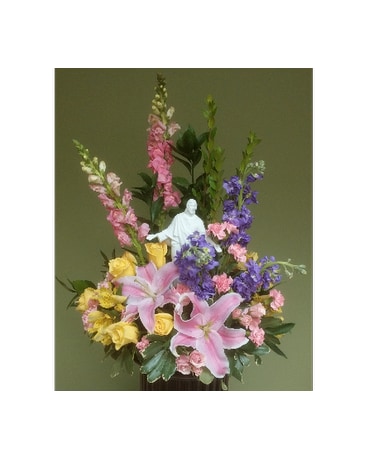 MIXED ARRANGEMENT WITH JESUS STATUE